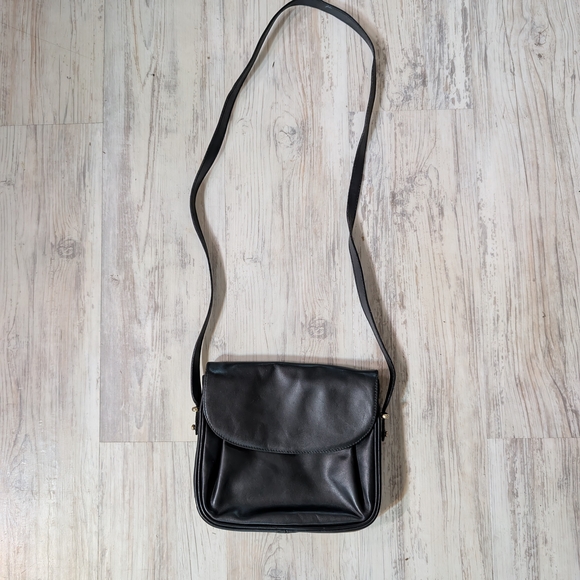 Vintage Lorenzo Made In Italy Black Leather Crossbody Bag With Gold Accents - Picture 1 of 7